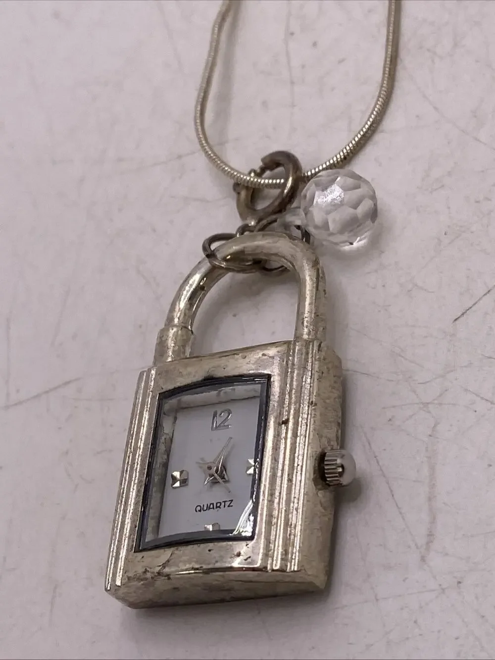 Womens Vintage Lock Necklace Watch New Batteey